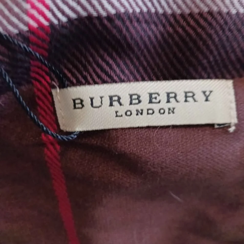 New Authentic Burberry London Beetroot Tartan Check Print Schawl /Scarf